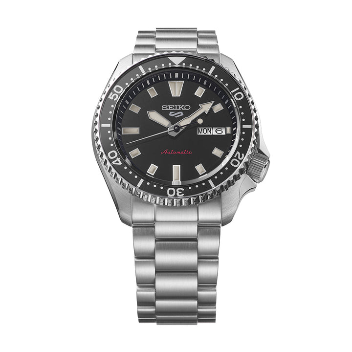 Seiko 5 Sports SKX Series in Kuro Black