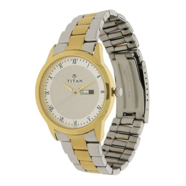 Titan Quartz Timepiece for Men – Champagne Dial with Day-Date Function and Stylish Two-Tone Steel Strap