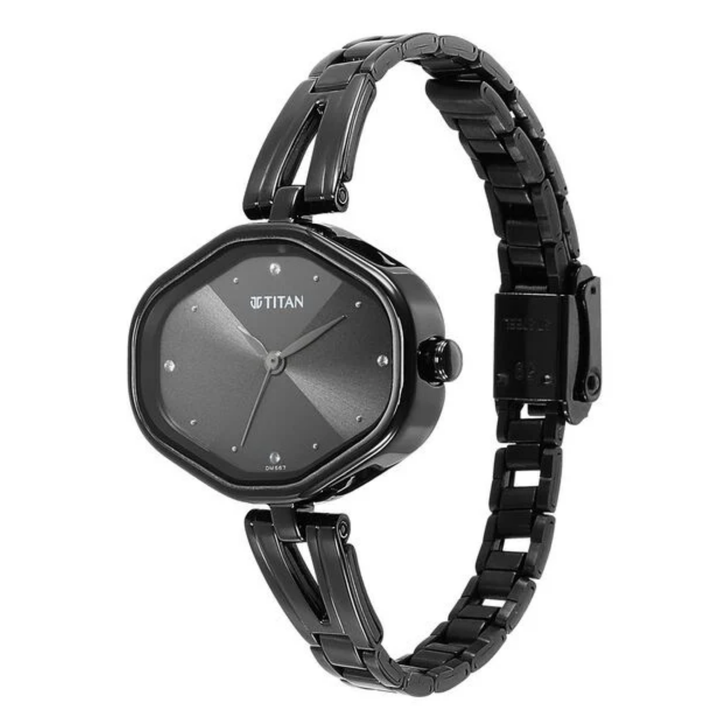Titan Karishma Stealth Black Edition: A Classic Metal Timepiece for Women